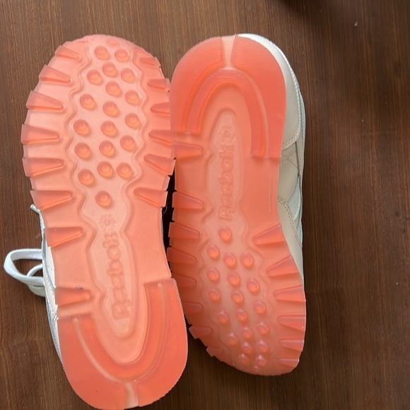 Baby Pink Reebok - Picture 4 of 4